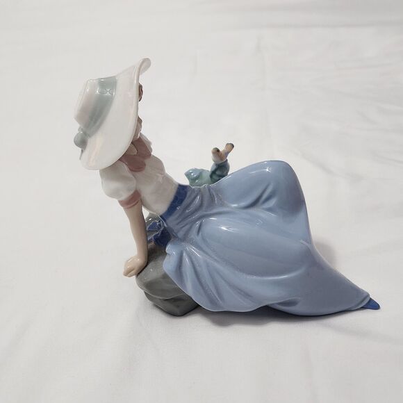 Nao by Lladro Figurine Listening To The Birds Song (Girl and Bird) Retired Vtg - Picture 4 of 11
